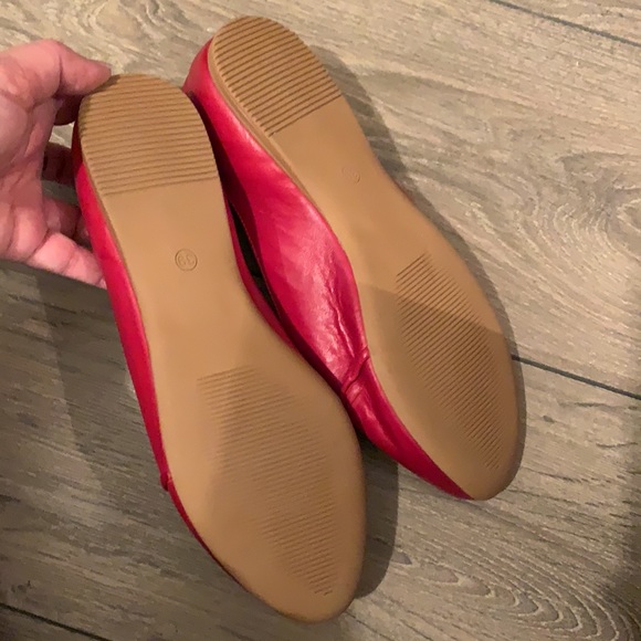 Red flat shoes - Picture 4 of 5